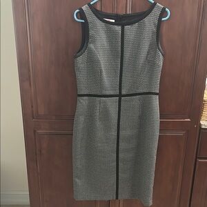 Elegant Black and White Sleeveless Dress